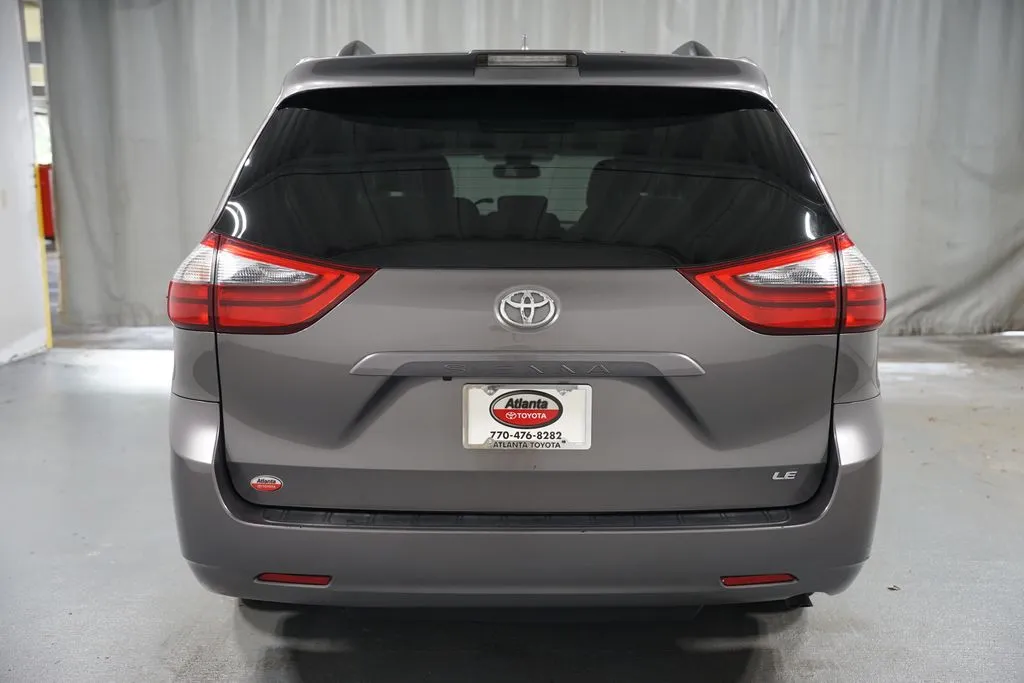 2020 Toyota Sienna LE thumbnail 7