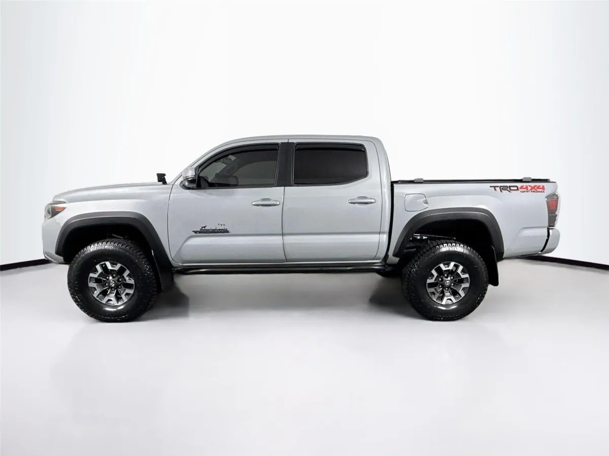 2020 Toyota Tacoma TRD Off-Road thumbnail 12
