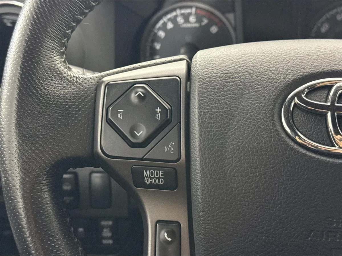 2020 Toyota Tacoma TRD Off-Road thumbnail 16