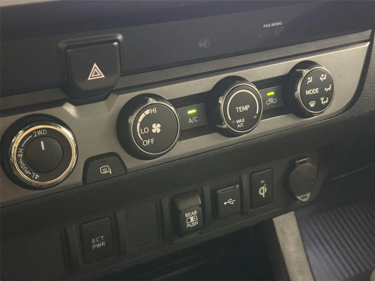 2020 Toyota Tacoma TRD Off-Road thumbnail 24
