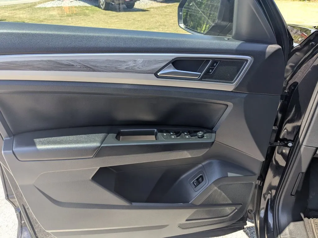 2020 Volkswagen Atlas Cross Sport 3.6L V6 SE w/Technology thumbnail 11
