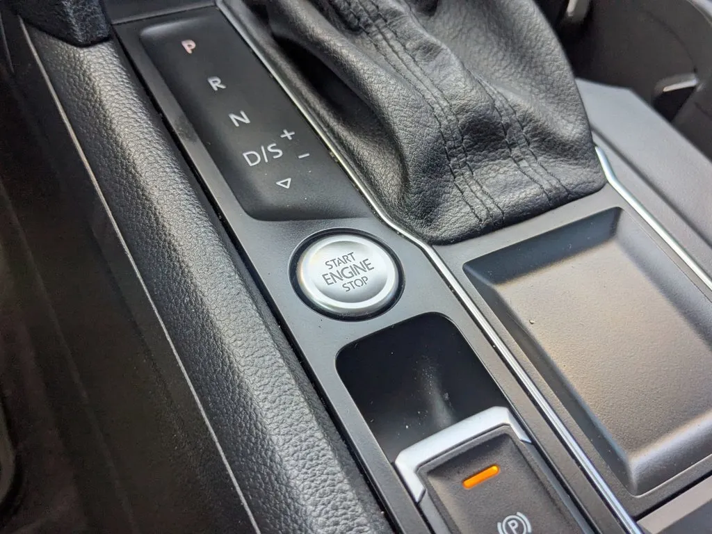 2020 Volkswagen Atlas Cross Sport 3.6L V6 SE w/Technology thumbnail 19