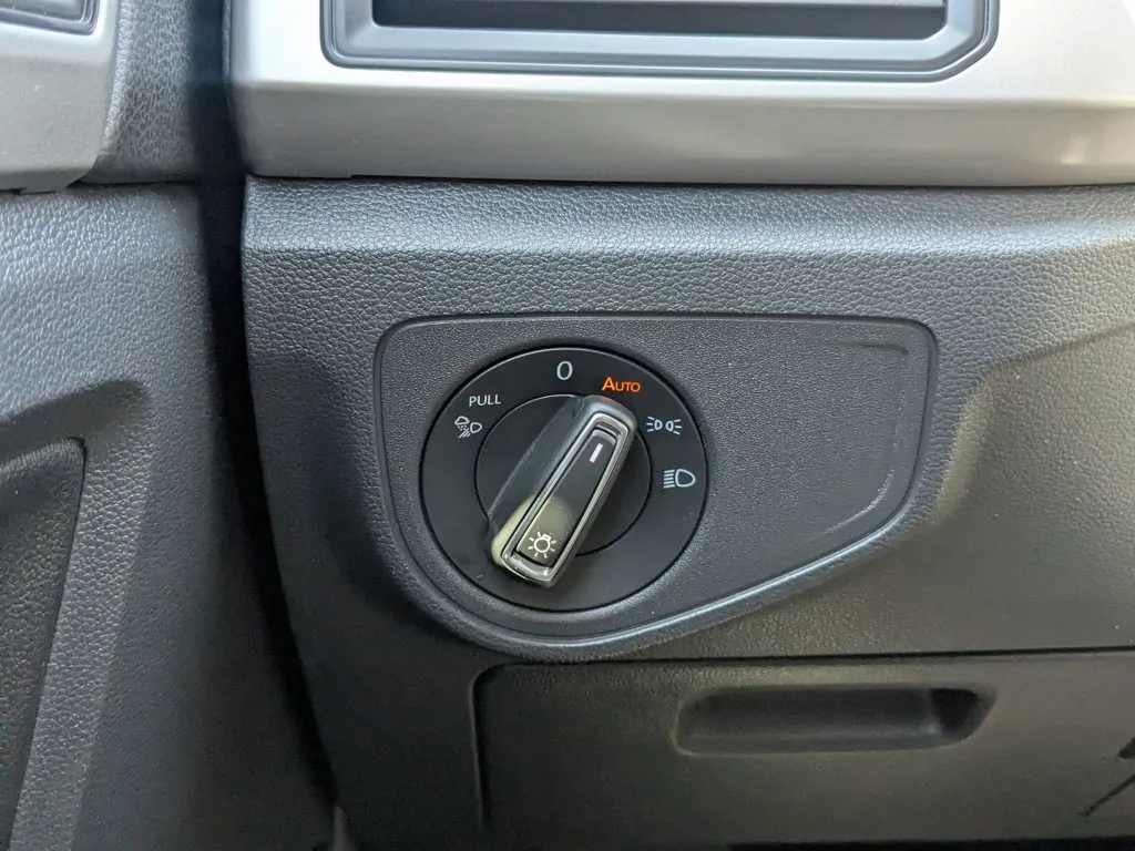 2020 Volkswagen Atlas Cross Sport 3.6L V6 SE w/Technology thumbnail 20