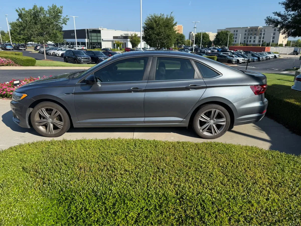 2020 Volkswagen Jetta R-Line thumbnail 5