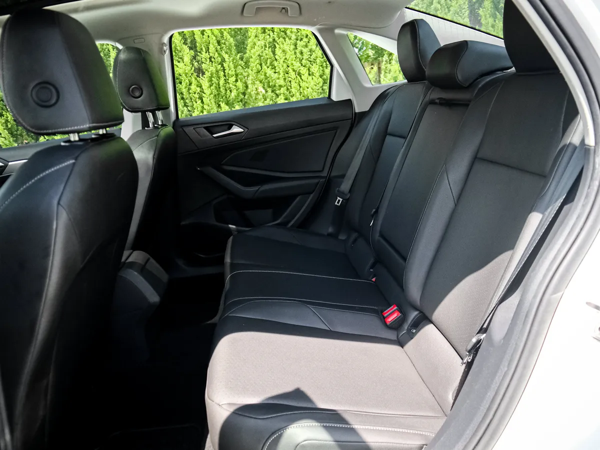 2020 Volkswagen Jetta SE thumbnail 29
