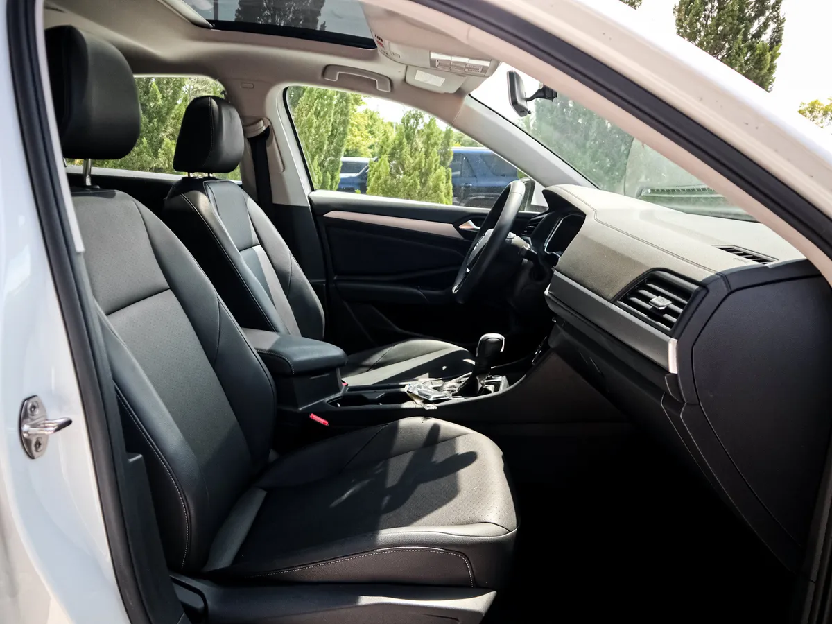 2020 Volkswagen Jetta SE thumbnail 31