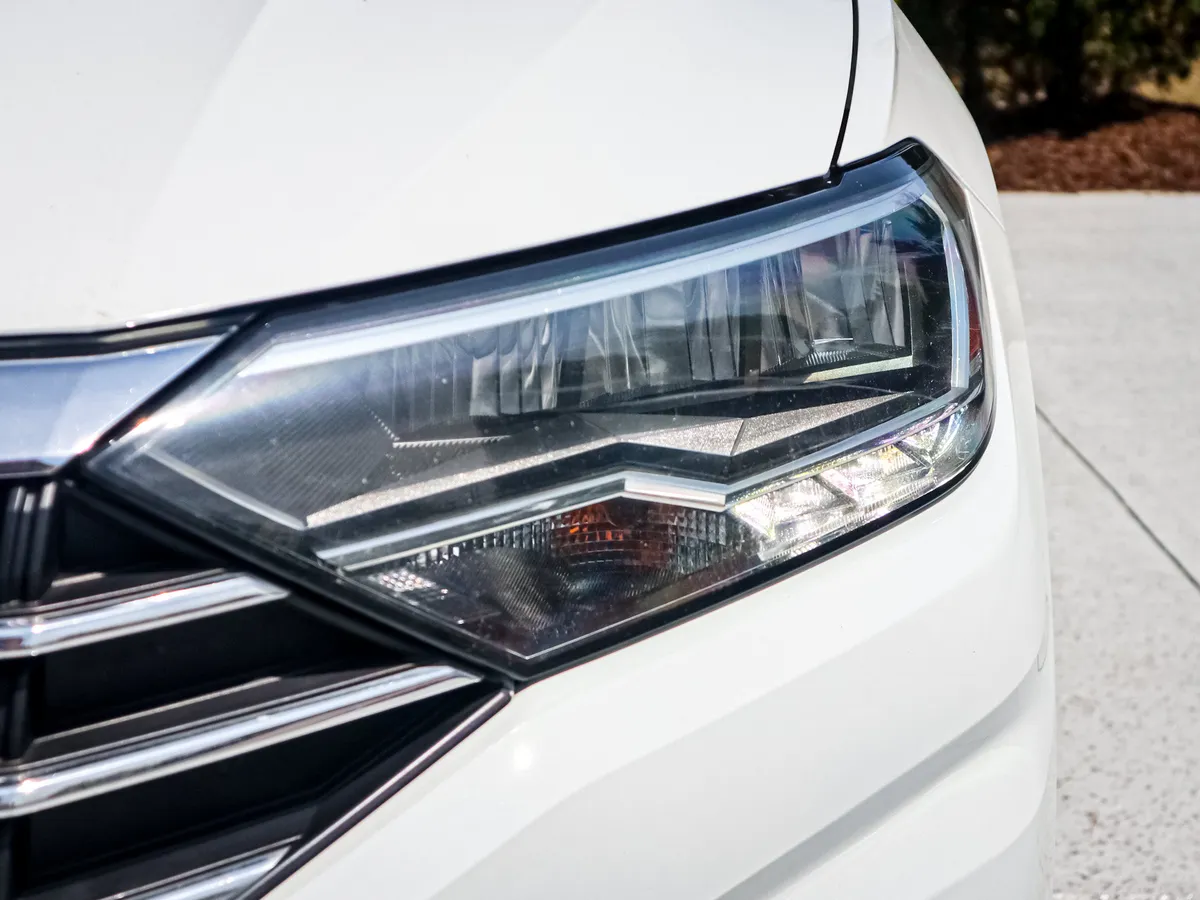2020 Volkswagen Jetta SE thumbnail 5