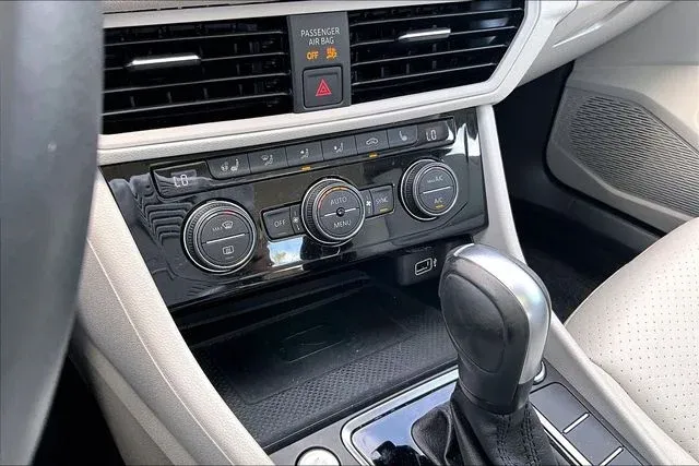 2020 Volkswagen Jetta SEL thumbnail 23