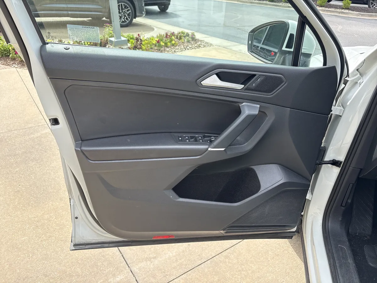 2020 Volkswagen Tiguan SE thumbnail 13