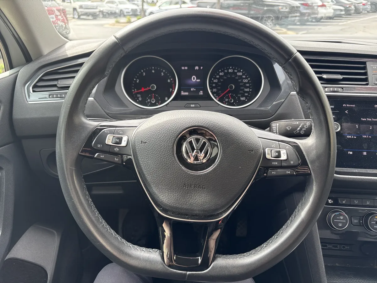 2020 Volkswagen Tiguan SE thumbnail 17