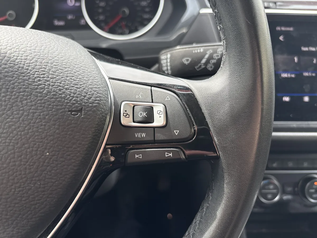 2020 Volkswagen Tiguan SE thumbnail 19