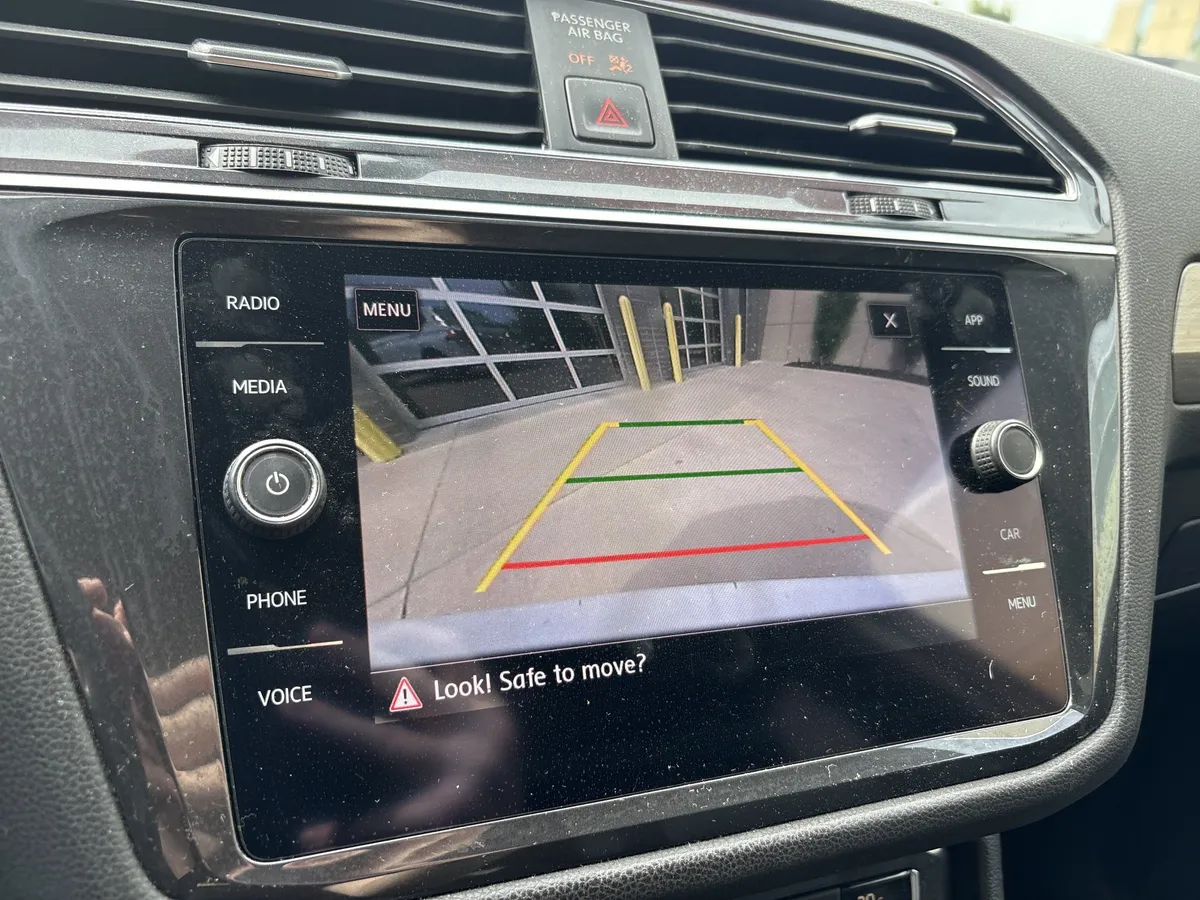 2020 Volkswagen Tiguan SE thumbnail 23