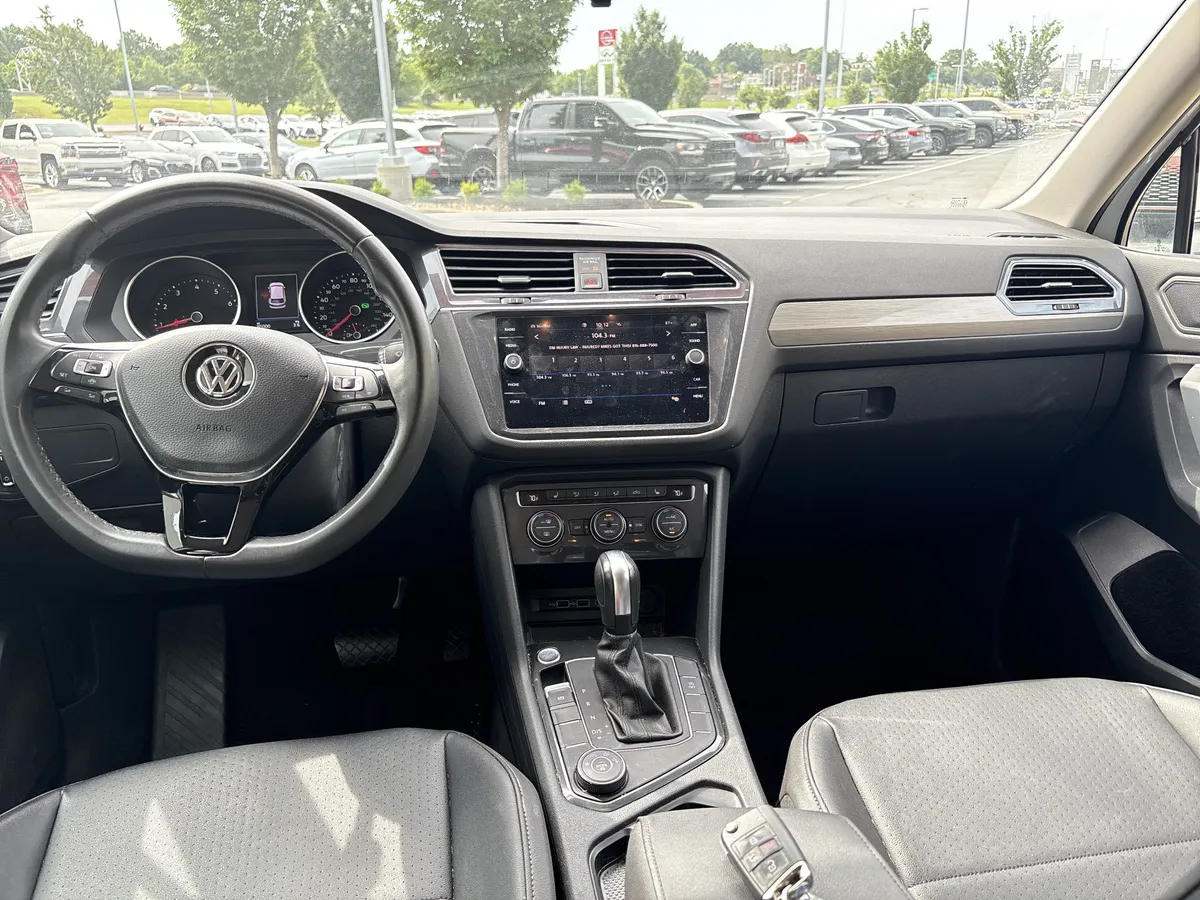 2020 Volkswagen Tiguan SE thumbnail 26