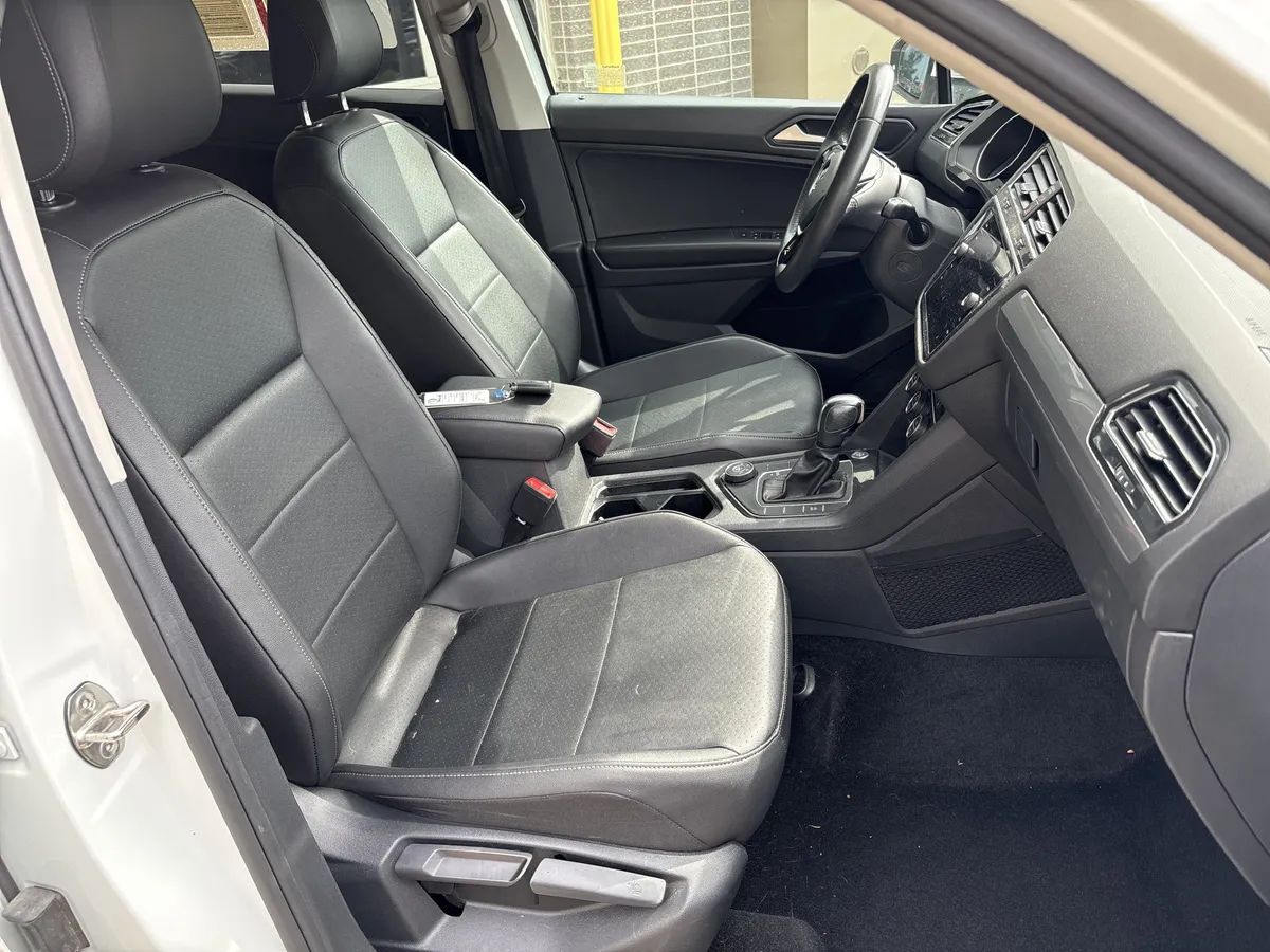 2020 Volkswagen Tiguan SE thumbnail 30