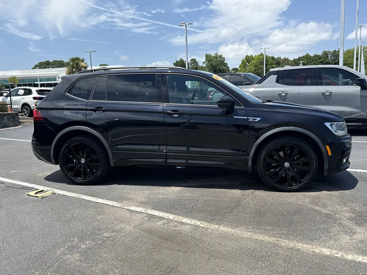 2020 Volkswagen Tiguan SE R-Line Black thumbnail 10