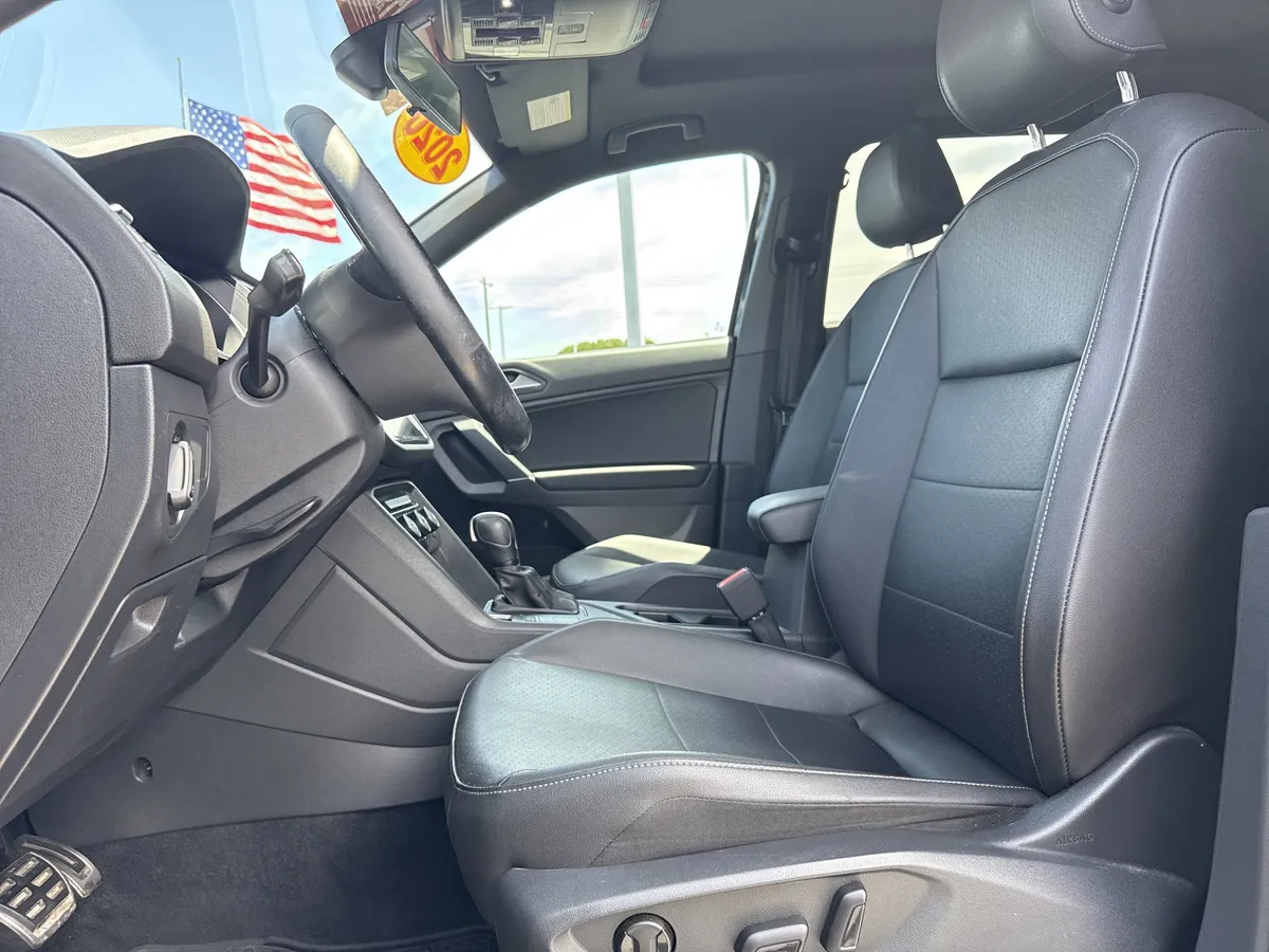 2020 Volkswagen Tiguan SE R-Line Black thumbnail 15