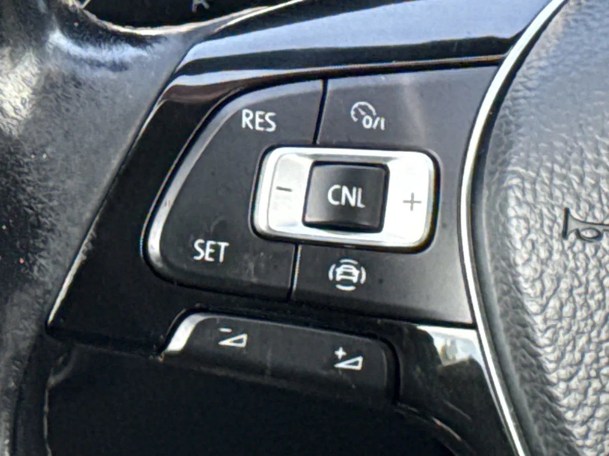 2020 Volkswagen Tiguan SE R-Line Black thumbnail 18