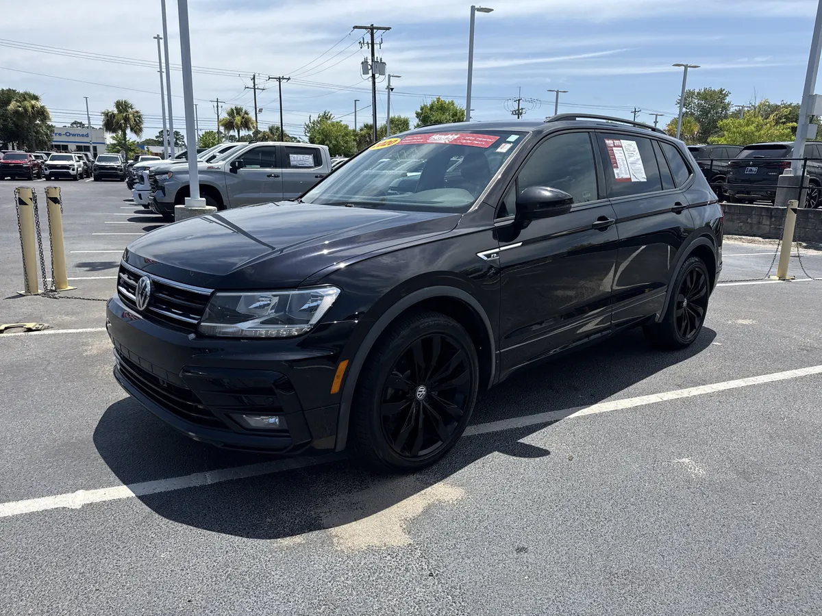 2020 Volkswagen Tiguan SE R-Line Black thumbnail 4