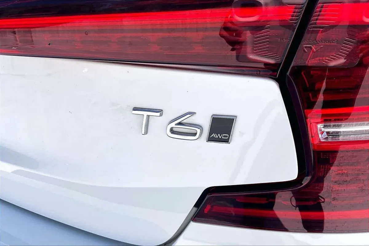 2020 Volvo S60 Momentum thumbnail 10