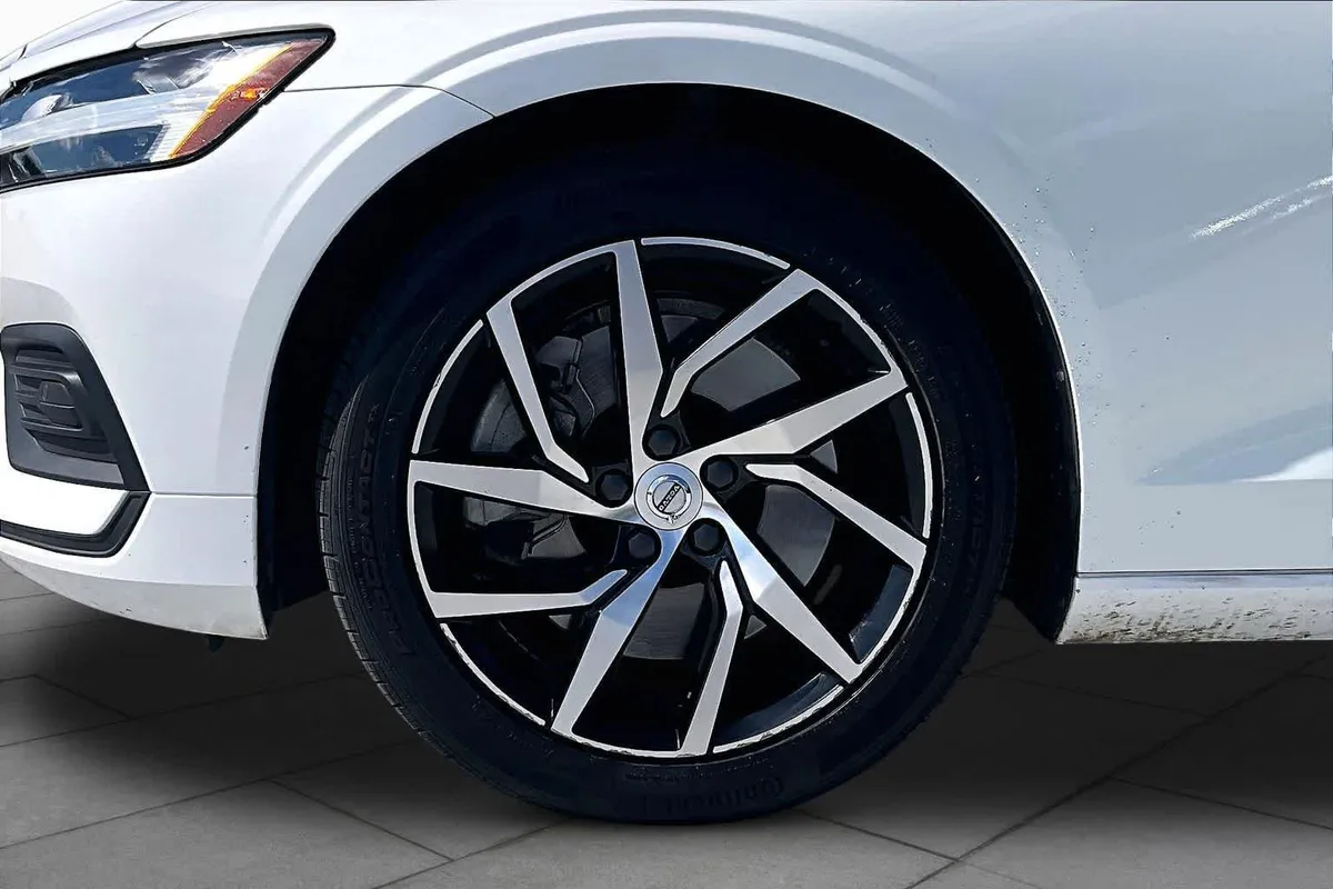 2020 Volvo S60 Momentum thumbnail 11