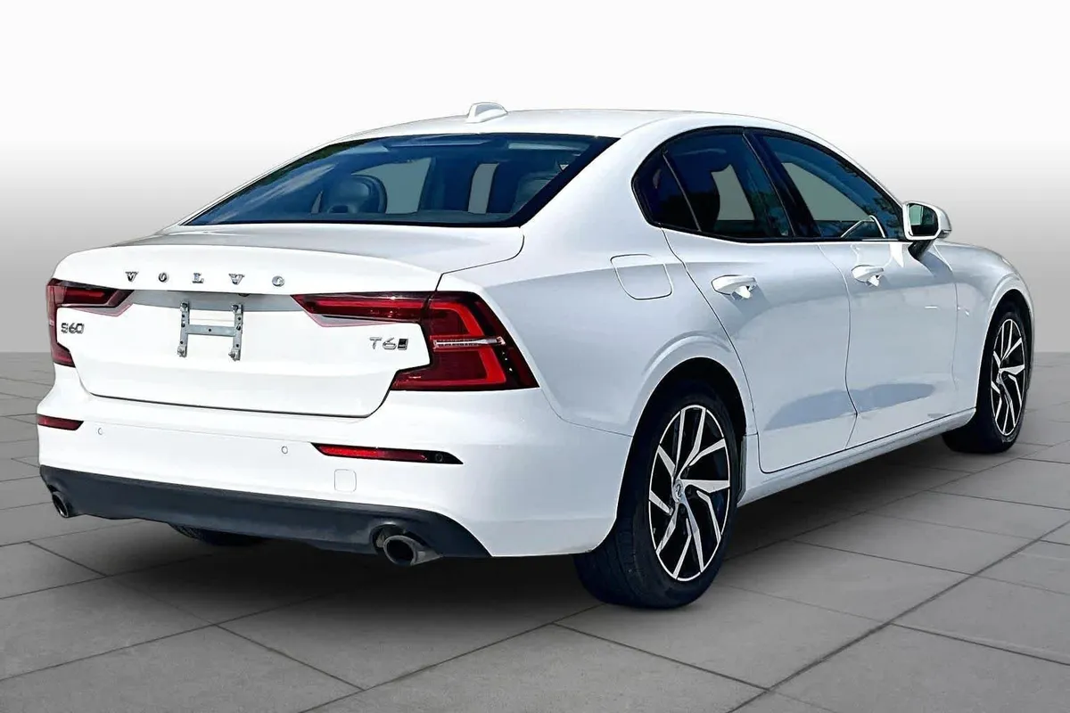 2020 Volvo S60 Momentum thumbnail 13