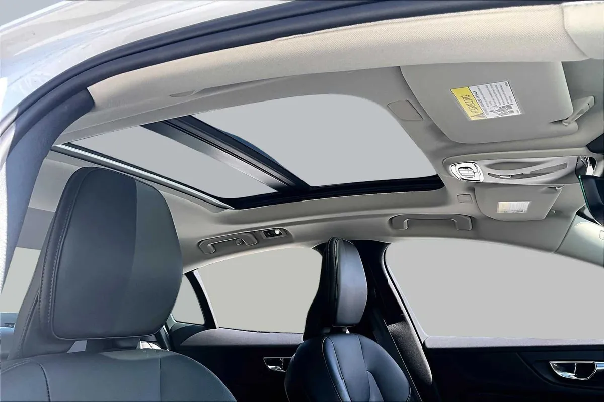 2020 Volvo S60 Momentum thumbnail 14