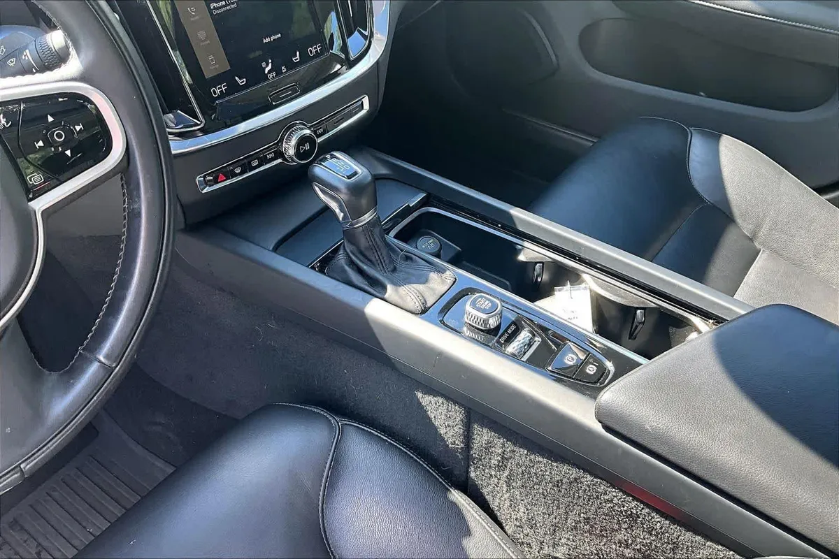 2020 Volvo S60 Momentum thumbnail 17