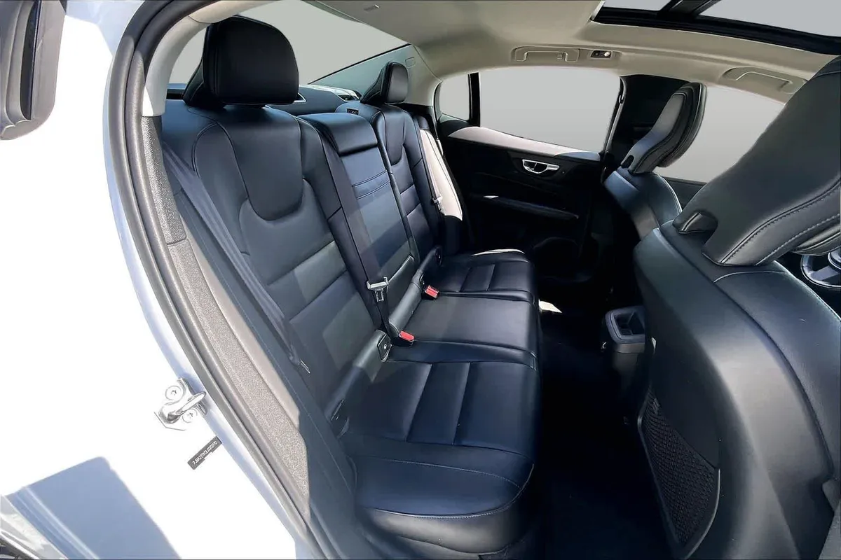 2020 Volvo S60 Momentum thumbnail 20