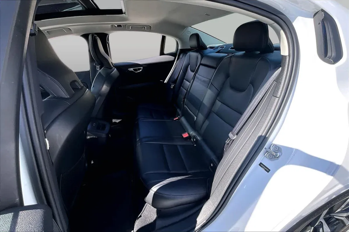2020 Volvo S60 Momentum thumbnail 21