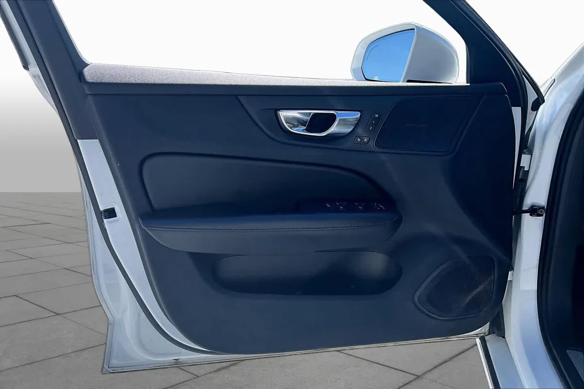 2020 Volvo S60 Momentum thumbnail 22