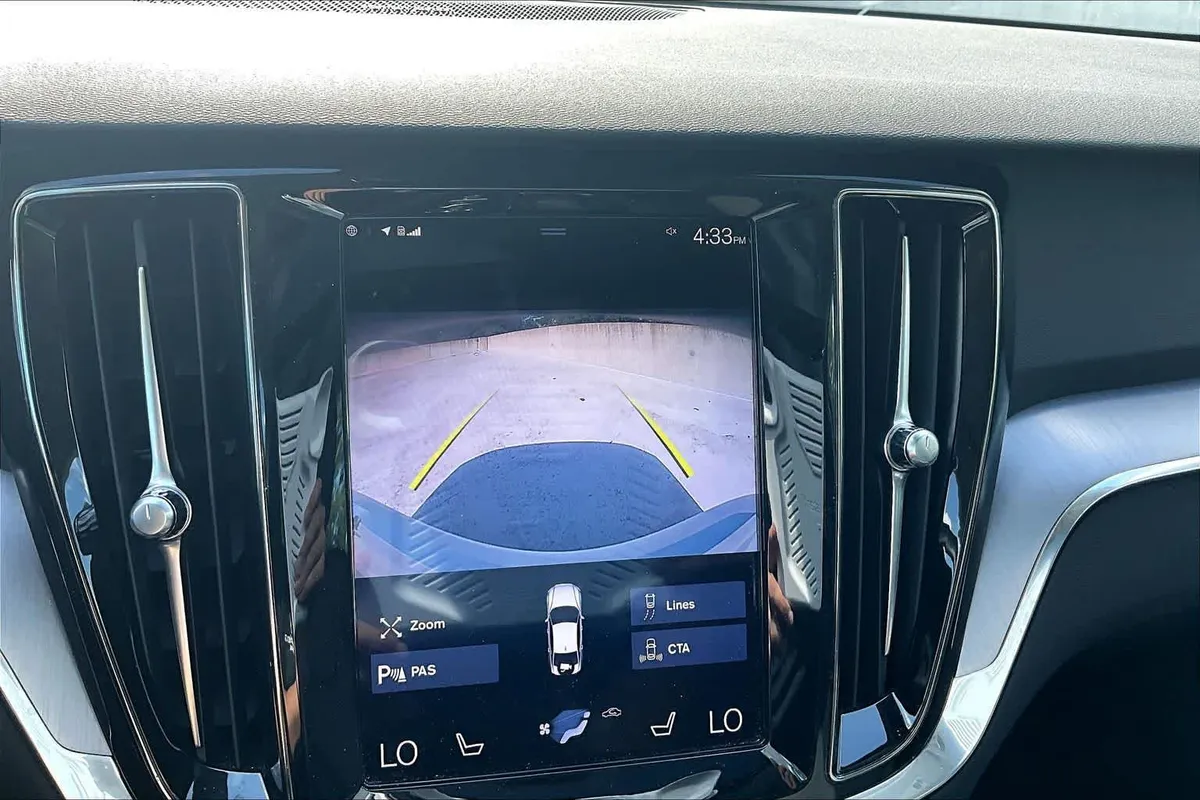 2020 Volvo S60 Momentum thumbnail 27