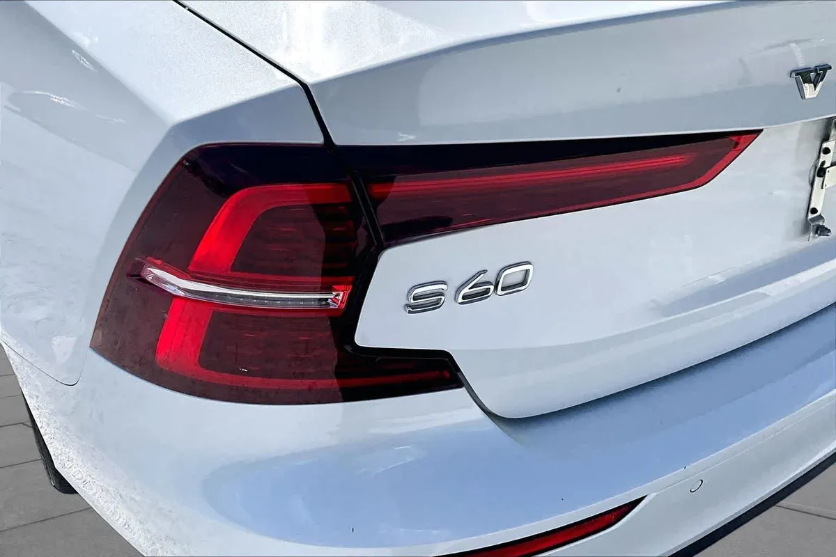 2020 Volvo S60 Momentum thumbnail 29