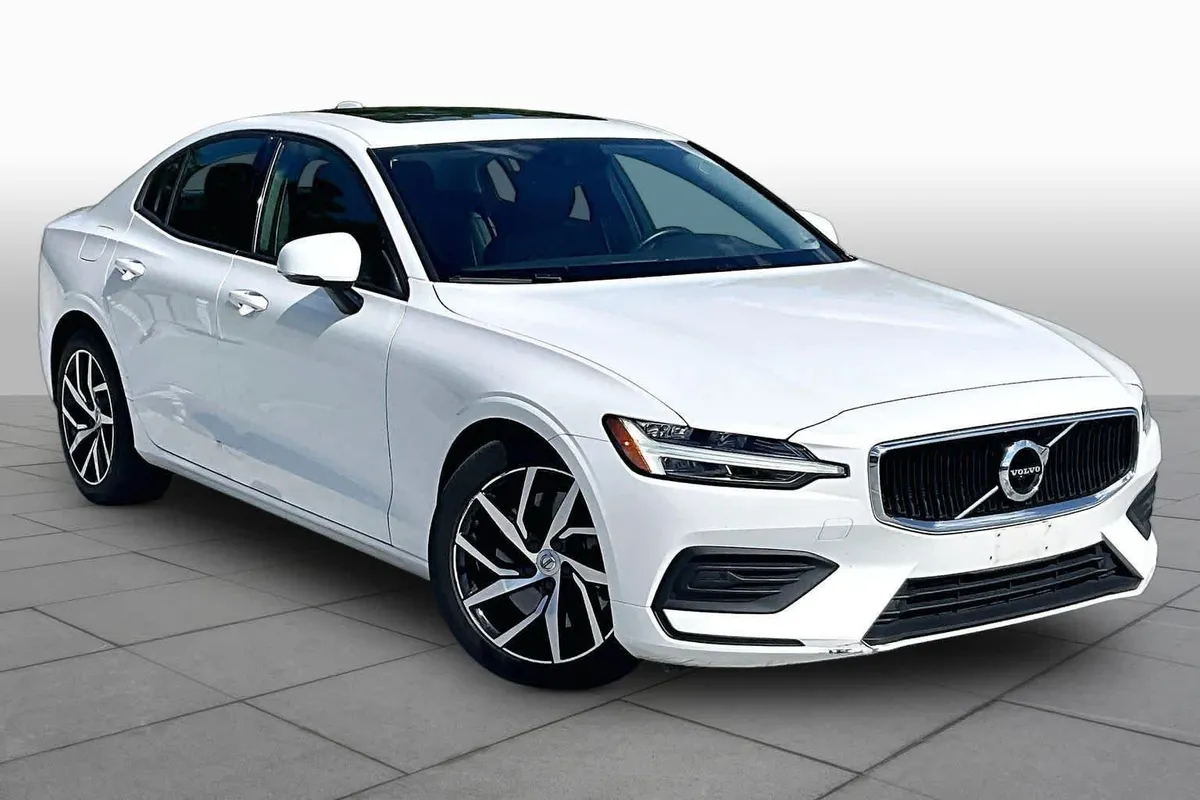 2020 Volvo S60 Momentum thumbnail 3