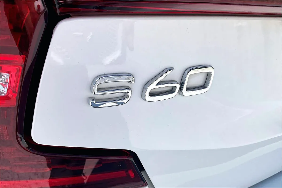2020 Volvo S60 Momentum thumbnail 31