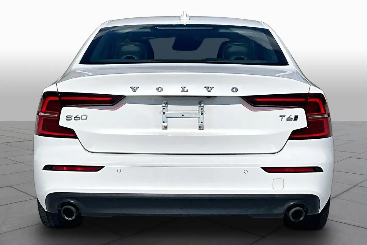 2020 Volvo S60 Momentum thumbnail 5