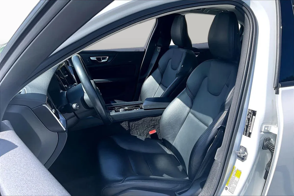 2020 Volvo S60 Momentum thumbnail 8