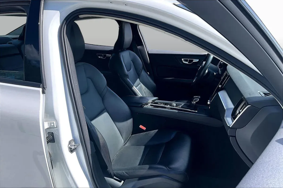 2020 Volvo S60 Momentum thumbnail 9