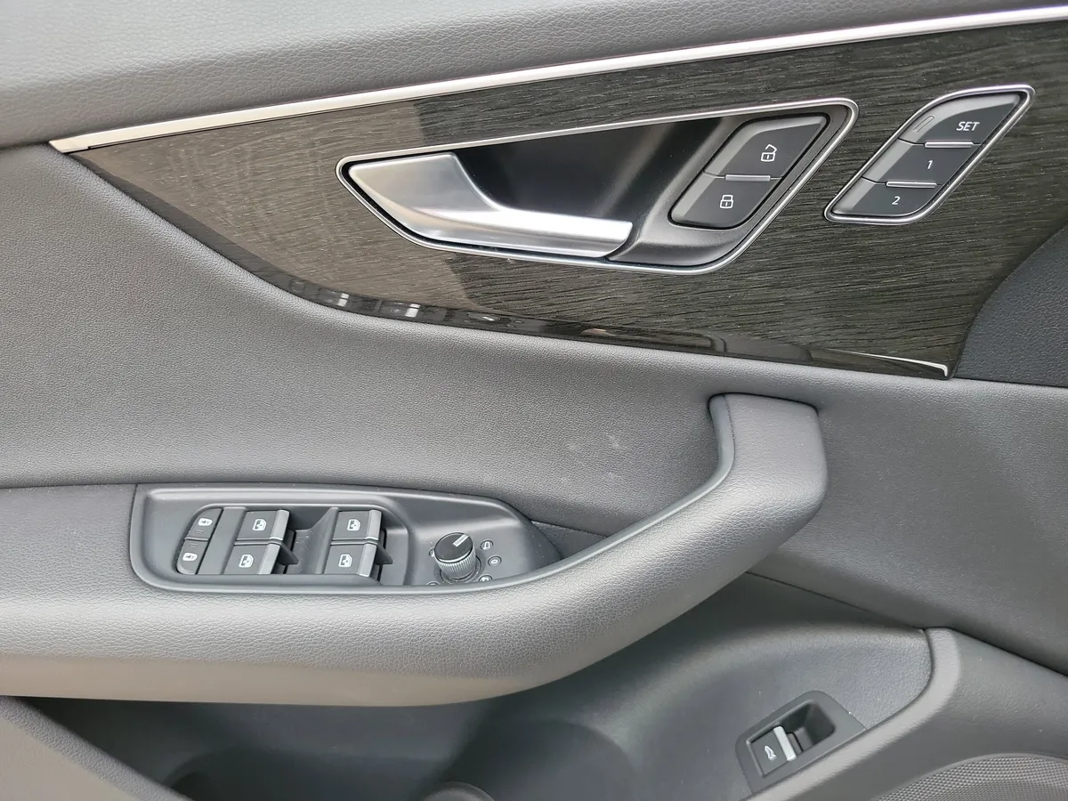 2021 Audi Q8 55 Premium thumbnail 24