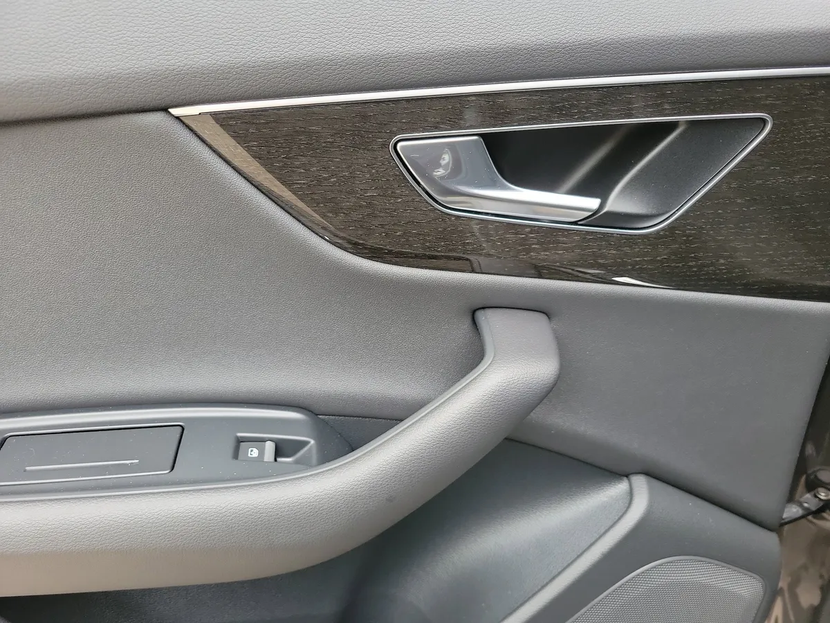 2021 Audi Q8 55 Premium thumbnail 25