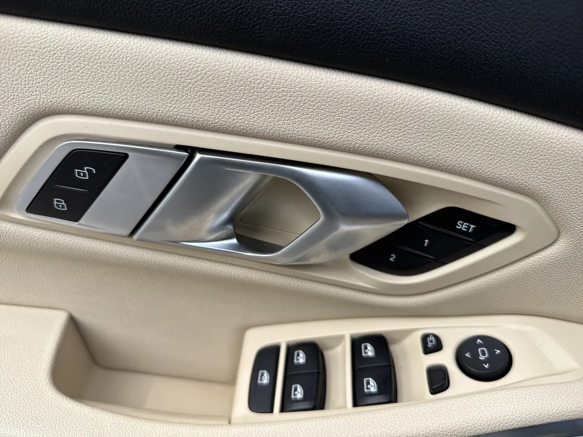 2021 BMW 3 Series 330i thumbnail 14