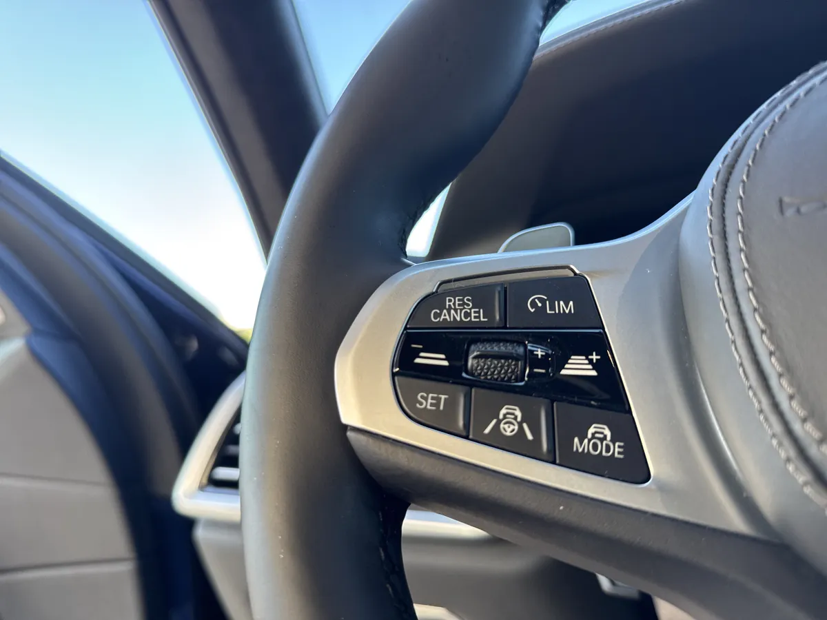 2021 BMW X7 M50i thumbnail 12