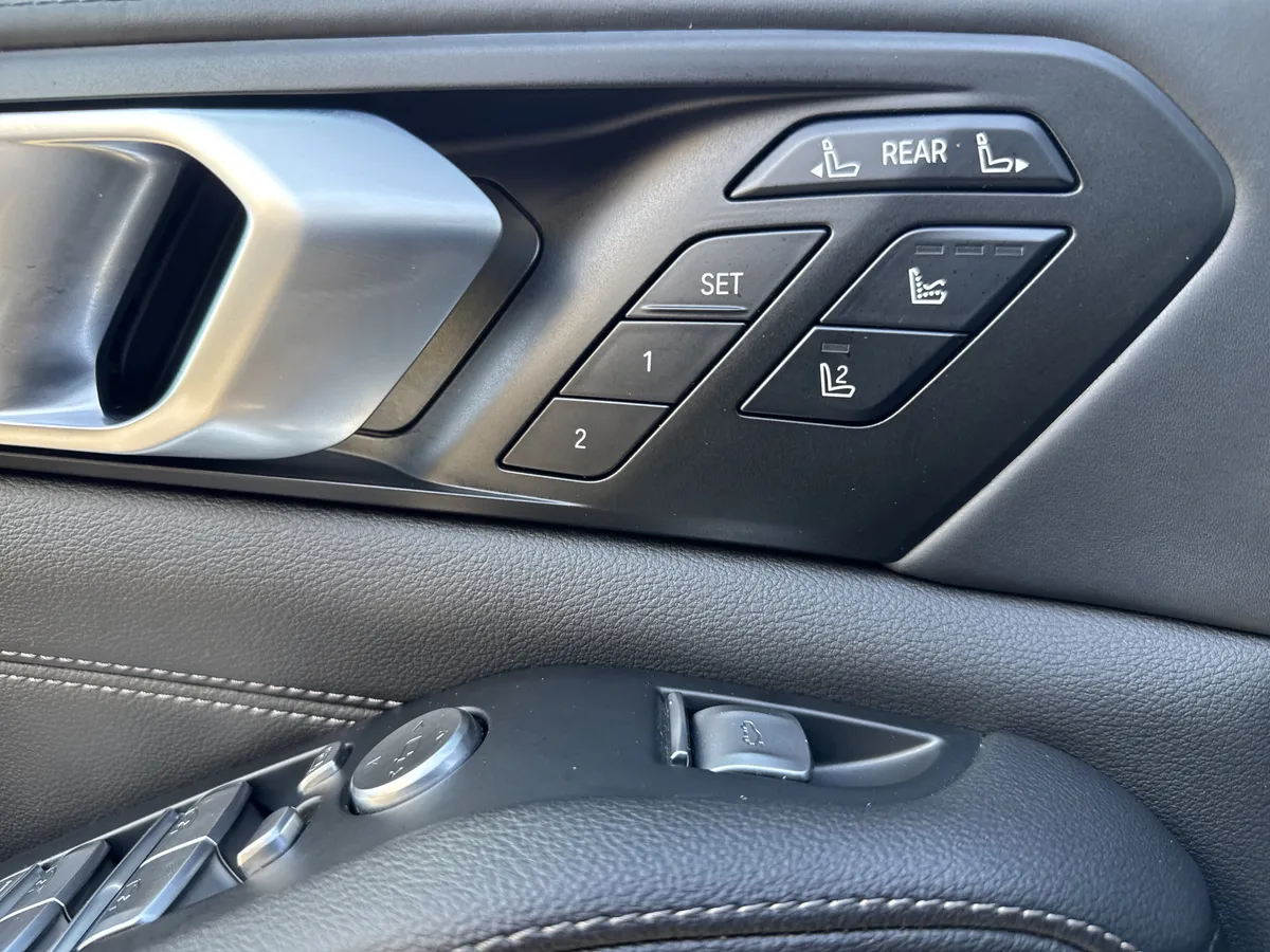 2021 BMW X7 M50i thumbnail 15