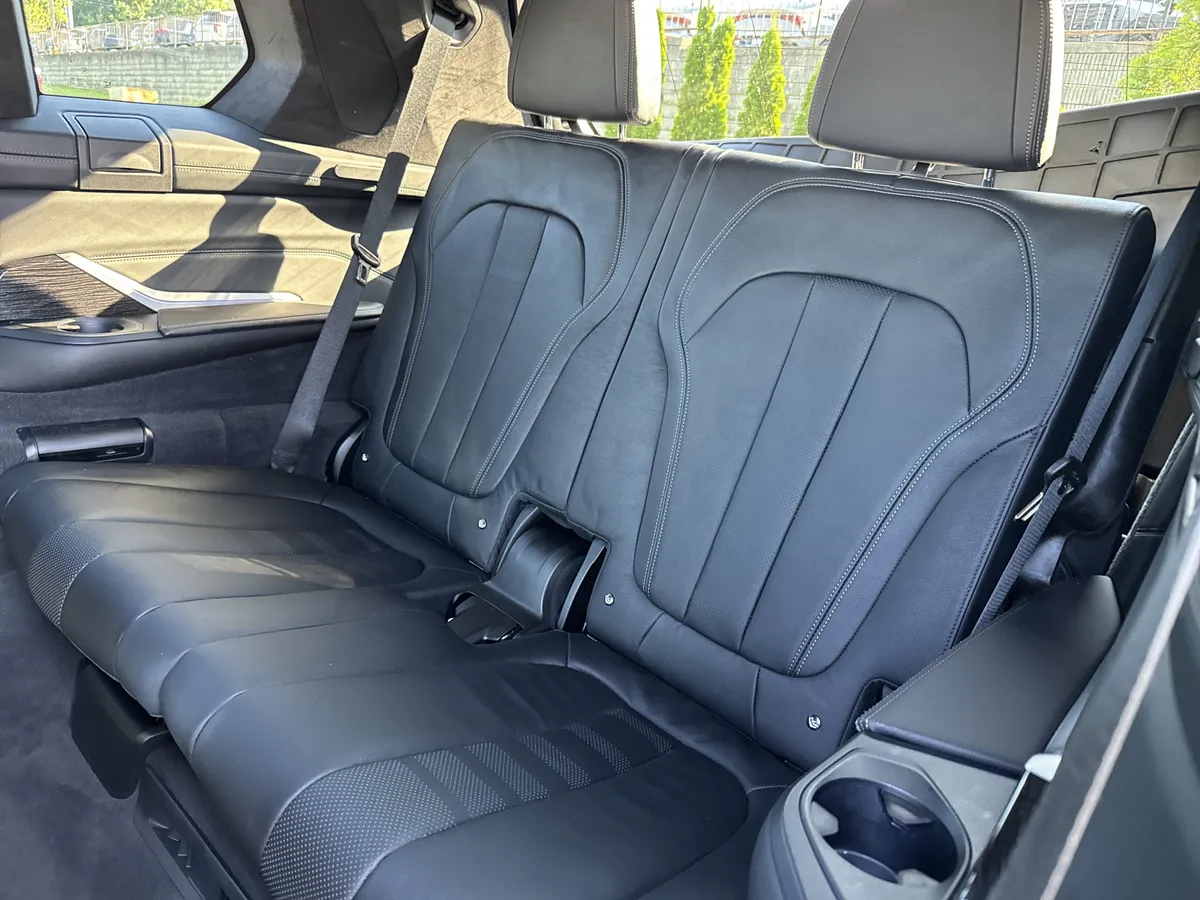 2021 BMW X7 M50i thumbnail 30
