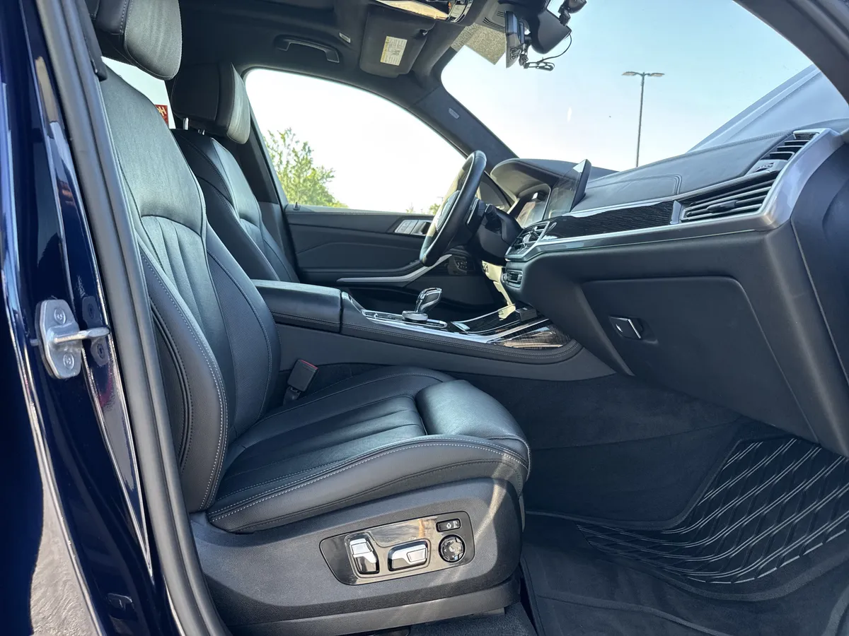 2021 BMW X7 M50i thumbnail 31
