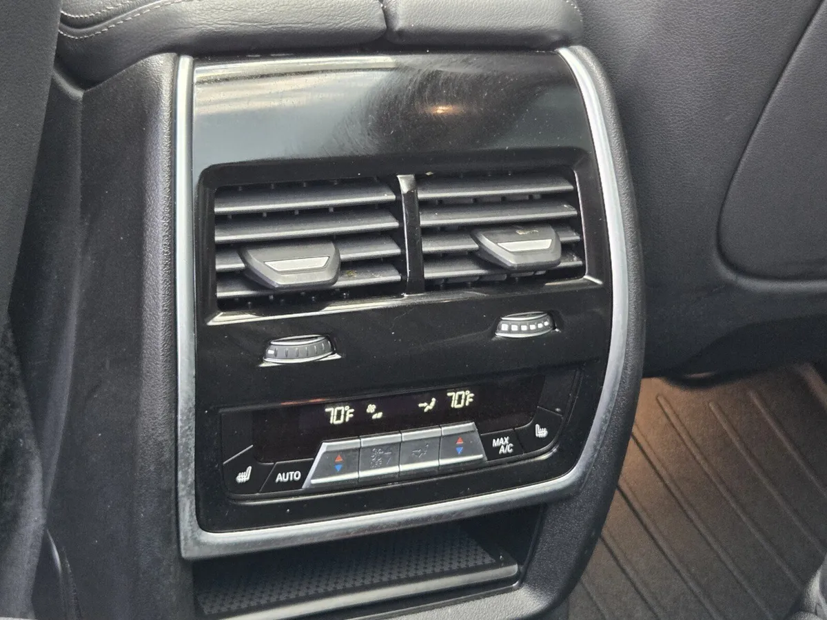 2021 BMW X7 xDrive40i thumbnail 14