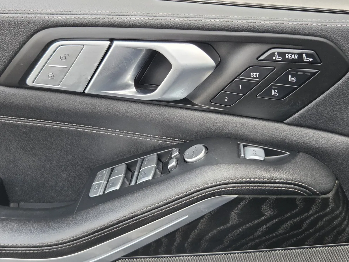 2021 BMW X7 xDrive40i thumbnail 29