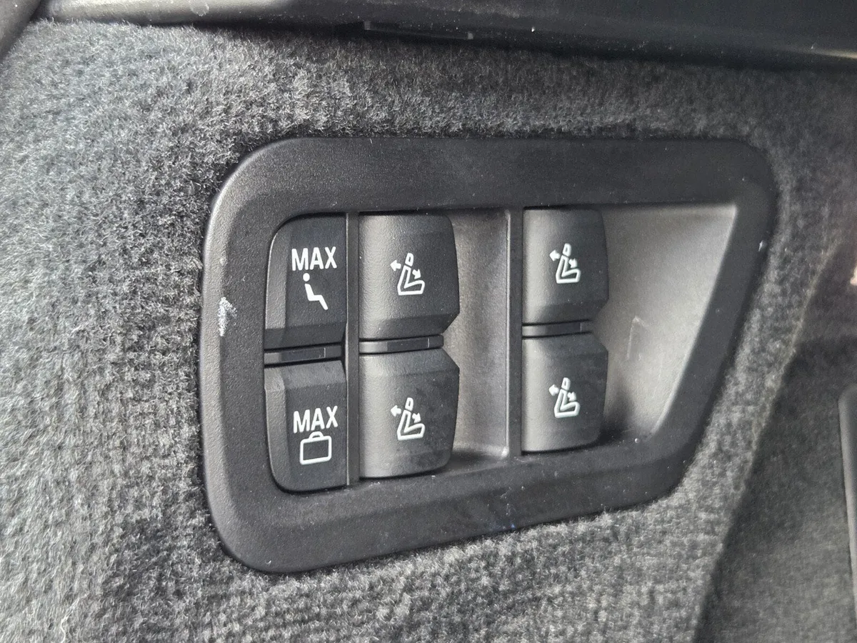 2021 BMW X7 xDrive40i thumbnail 32