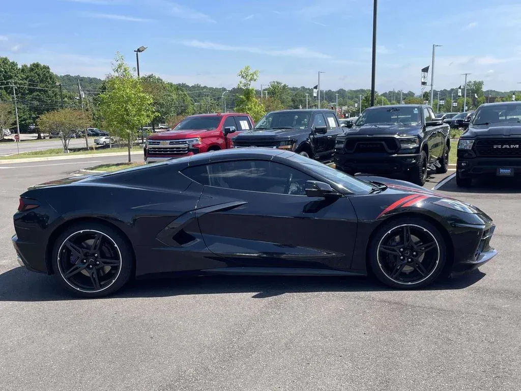 2021 Chevrolet Corvette Stingray thumbnail 3