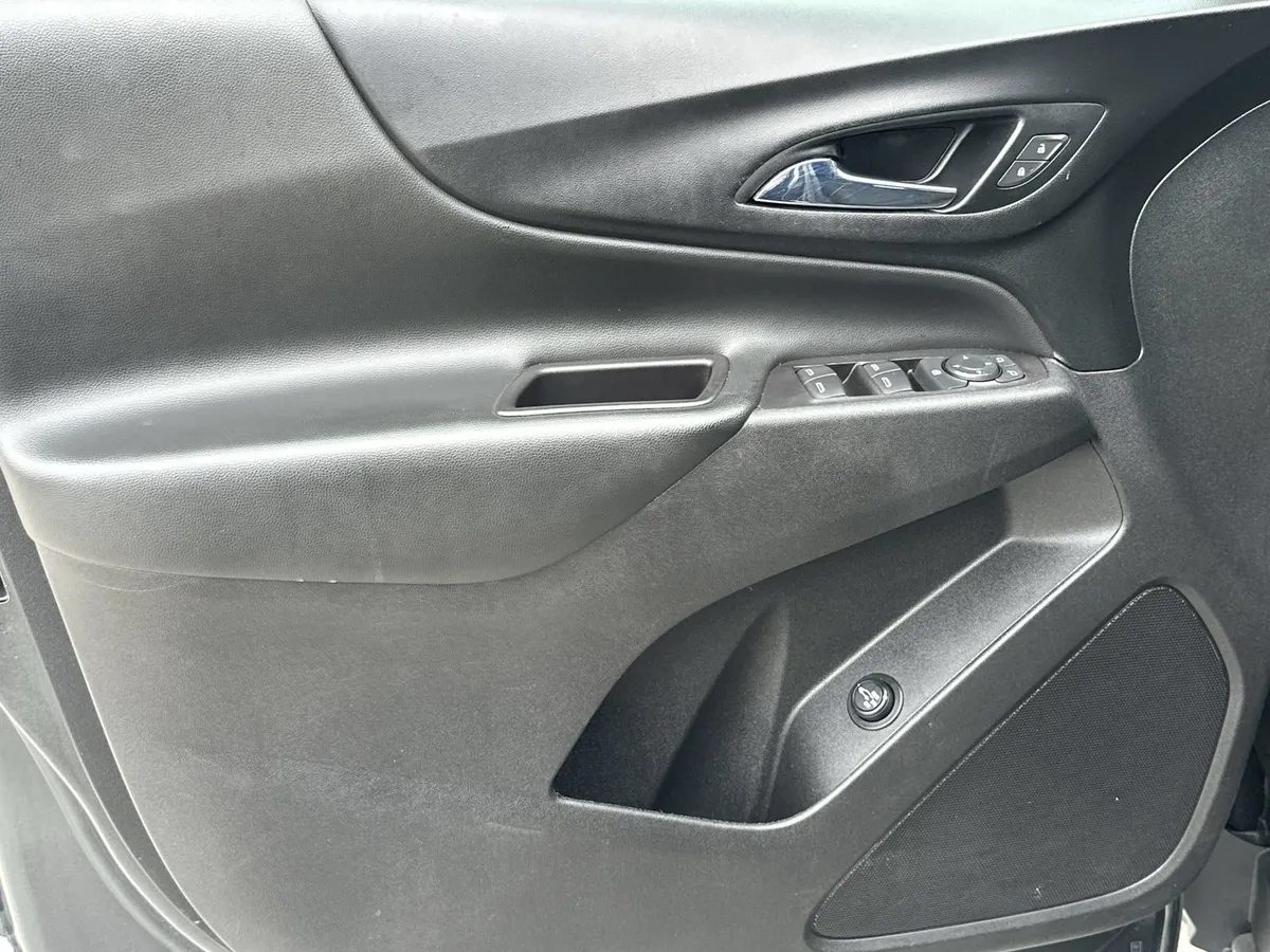 2021 Chevrolet Equinox LT thumbnail 13