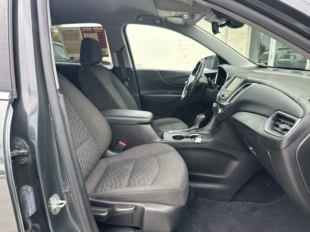 2021 Chevrolet Equinox LT thumbnail 21